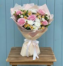 Букет цветов из:  Гвоздики, Орхидеи и Розы в Залари