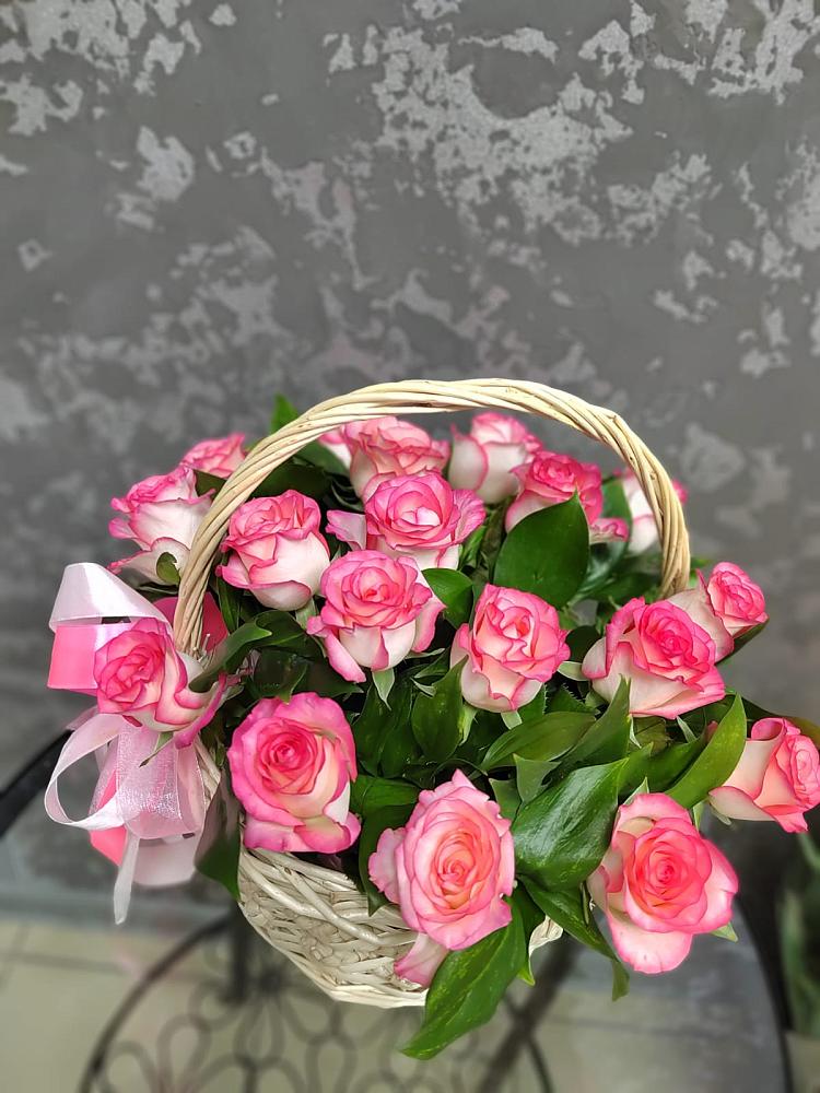 Цветочная композиция из Розы в корзине в Залари