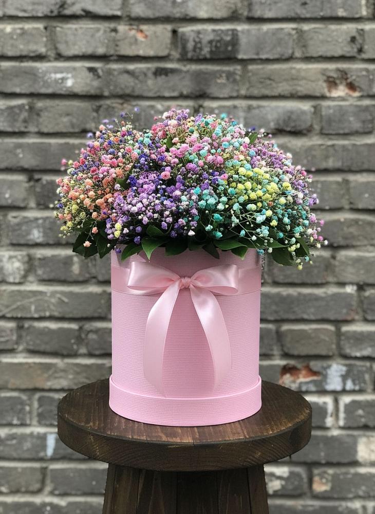 Цветочная композиция из Гипсофила и Розы в шляпной коробке в Залари