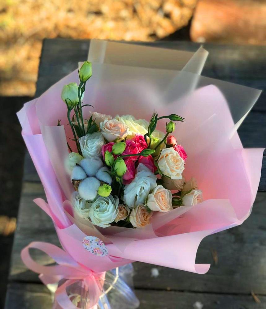 Букет цветов из: Розы и Лизиантусы в Залари