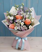 Букет цветов из:  Лизиантусы, Розы, Альстромерии и Гипсофила #REPLACE_PRED# Залари