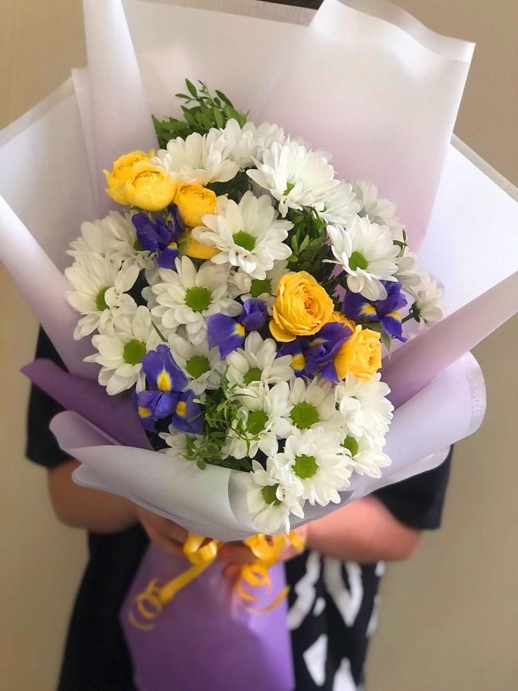 Букет цветов из: Ирисы, Хризантемы и Розы в Залари