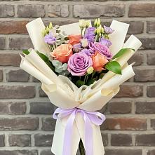 Букет цветов из:  Лизиантусы и Розы в Залари
