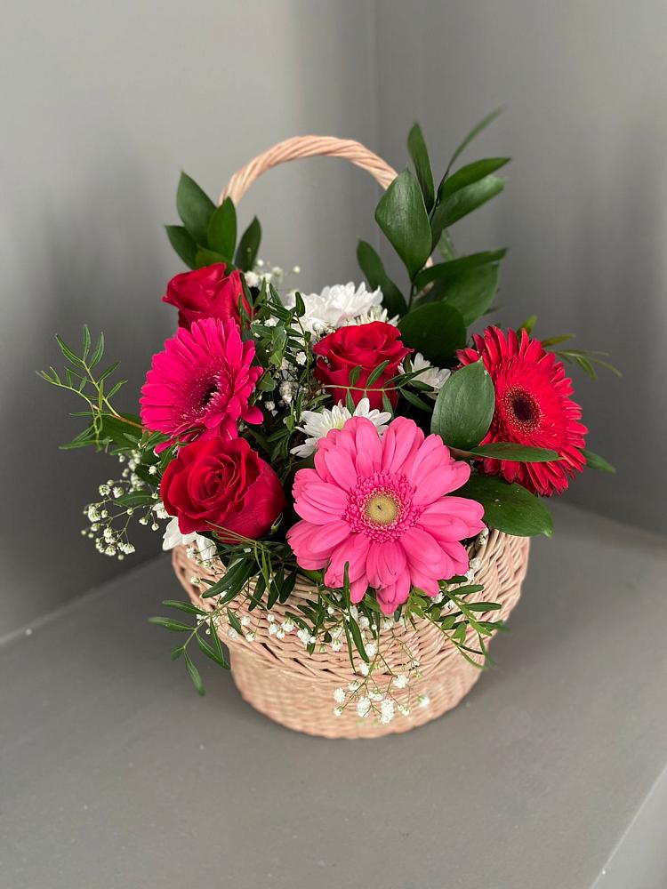 Цветочная композиция из Розы, Хризантемы и Герберы в корзине в Залари